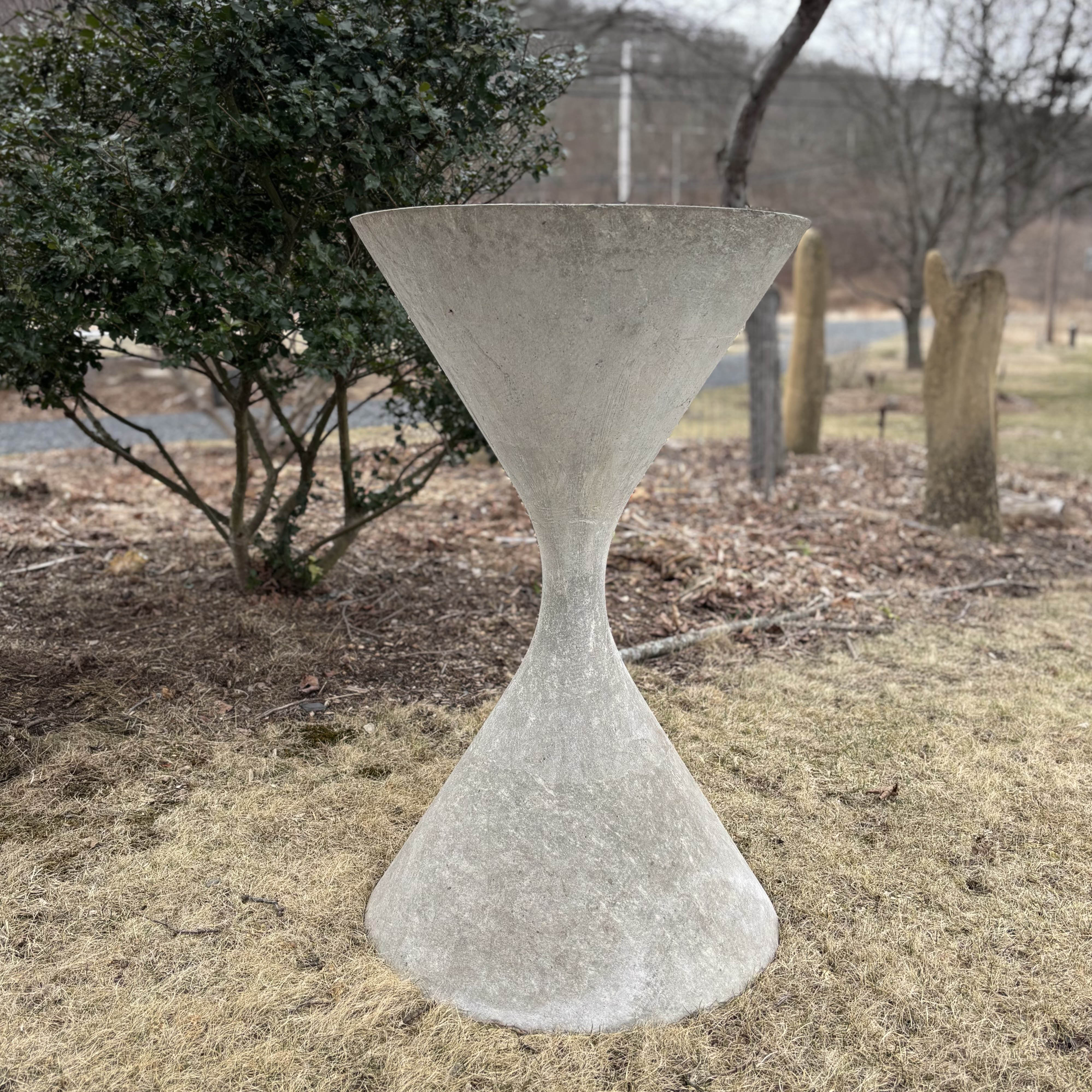 Willy Guhl Hour Glass Planter Image